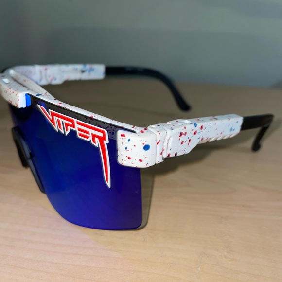 Sunglasses - Picture 4 of 5